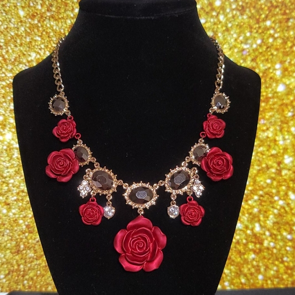 💝NWT Guess Stunning Rose Necklace - Picture 1 of 4